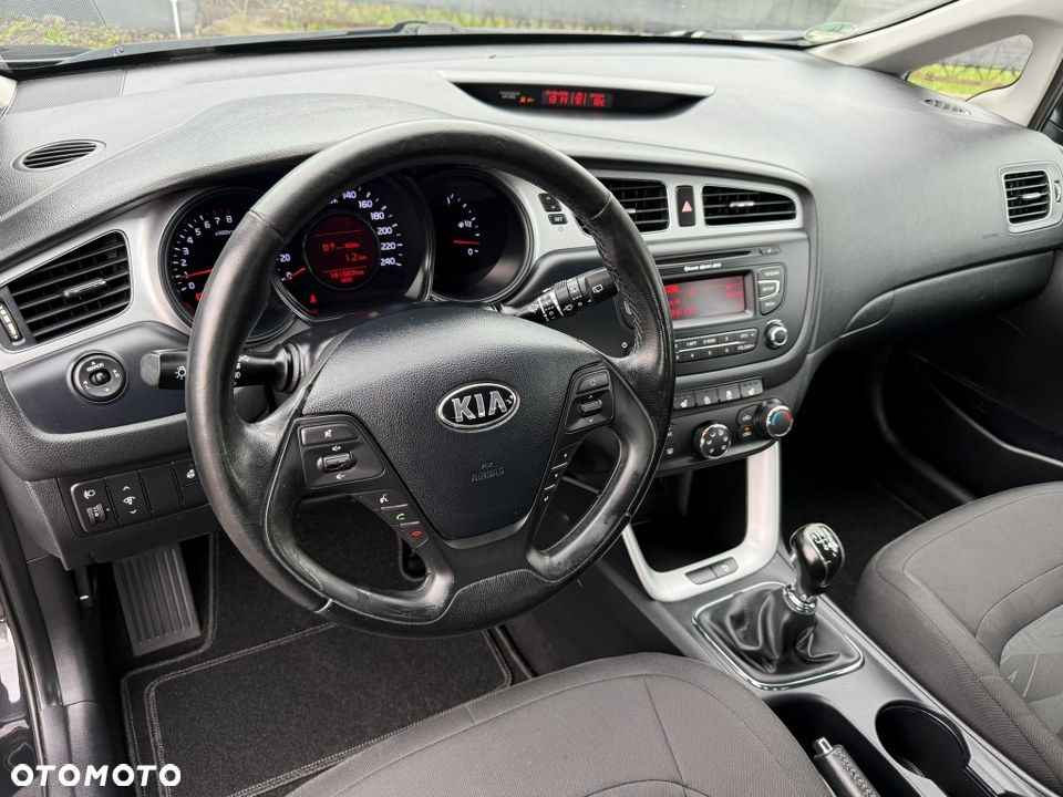 Kia Ceed 1.6 GDI Dream-Team Edition - 18