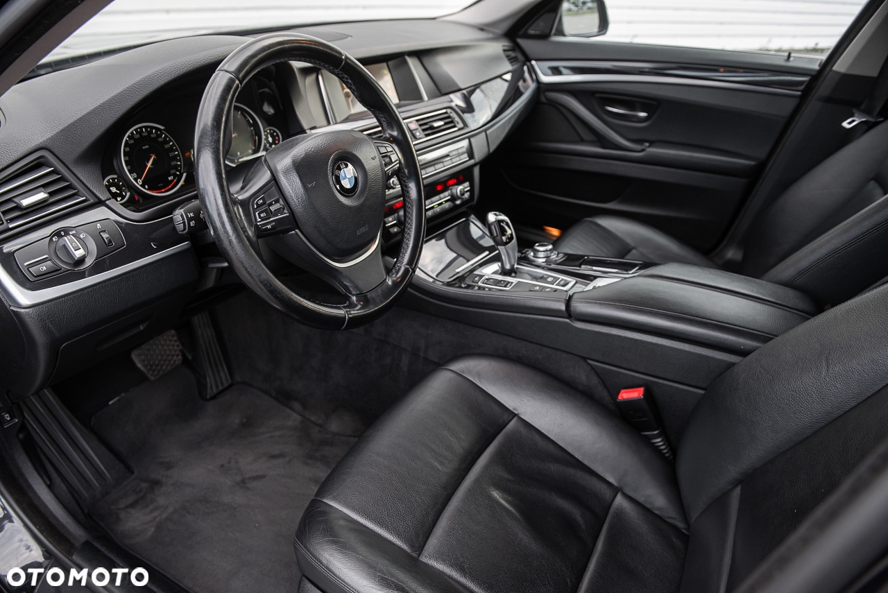 BMW Seria 5 520d xDrive - 15