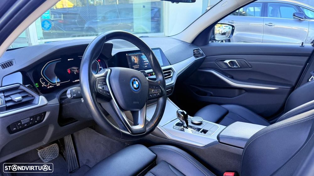 BMW 330 - 13