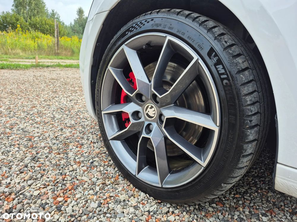 Skoda Octavia 2.0 TDI RS DSG - 33