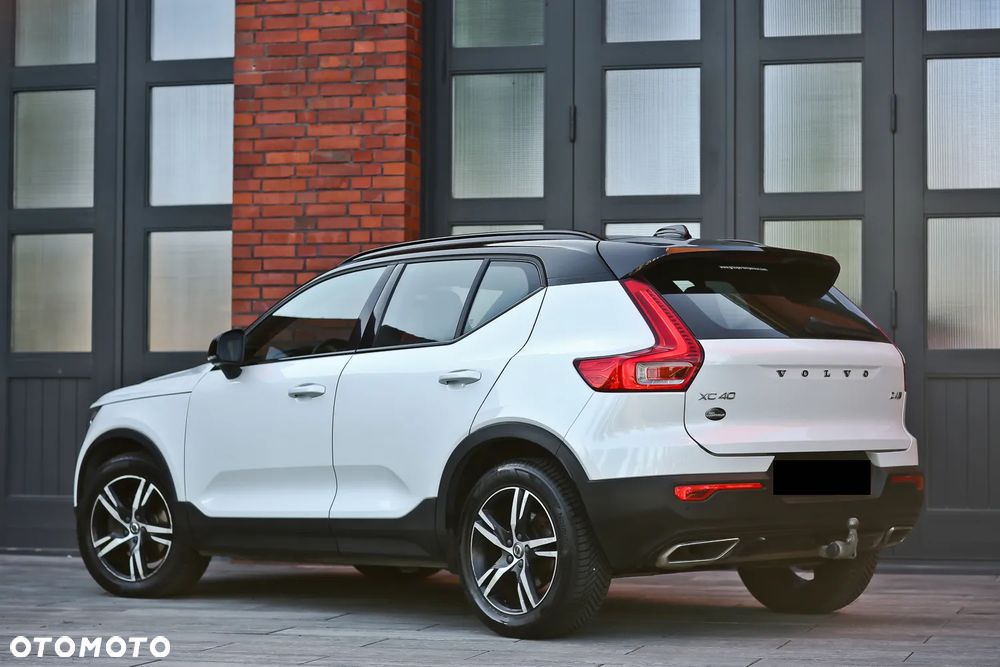 Volvo XC 40 D4 AWD Geartronic R-Design - 11