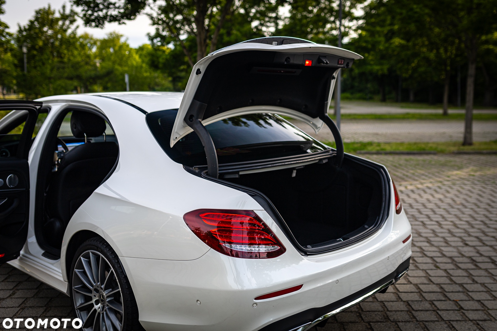 Mercedes-Benz Klasa E 220 d 4-Matic 9G-TRONIC - 9