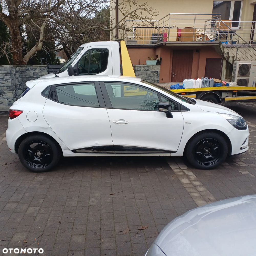 Renault Clio 1.2 16V 75 LIMITED - 19