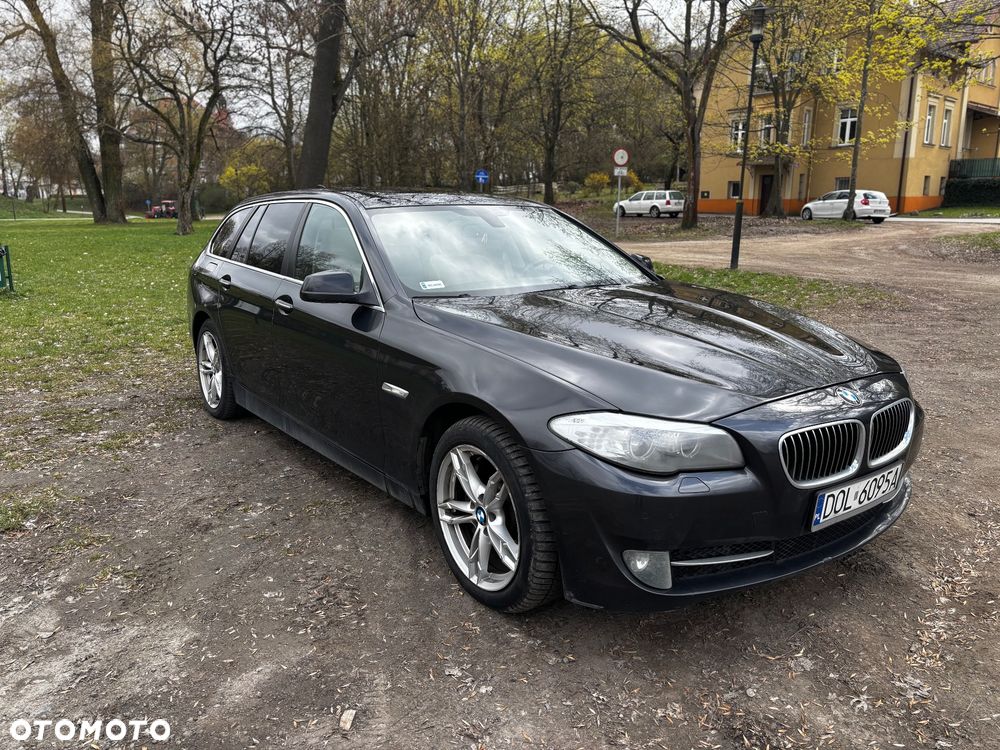 BMW Seria 5 525d xDrive - 2