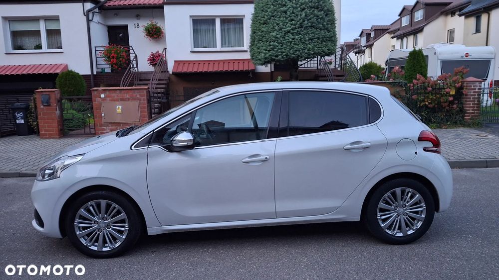 Peugeot 208 1.2 PureTech GPF Allure S&S EAT6 - 8