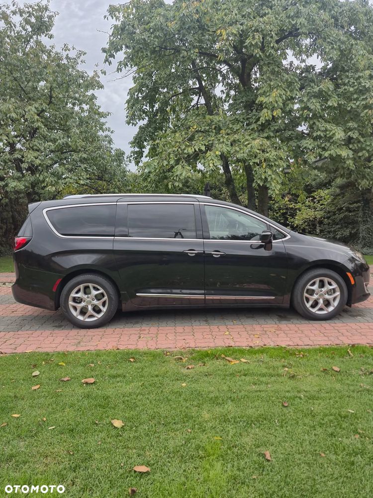 Chrysler Pacifica - 7