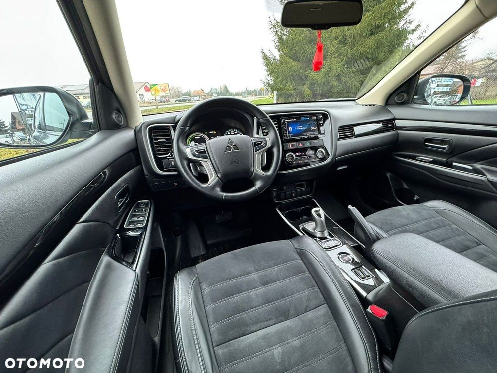 Mitsubishi Outlander - 26
