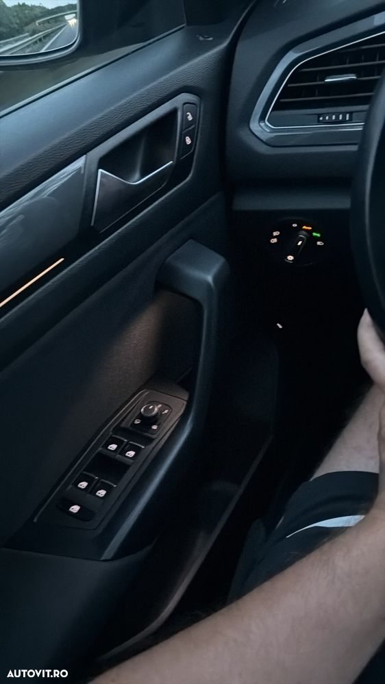 Volkswagen T-Roc 2.0 TDI SCR DSG Life - 36