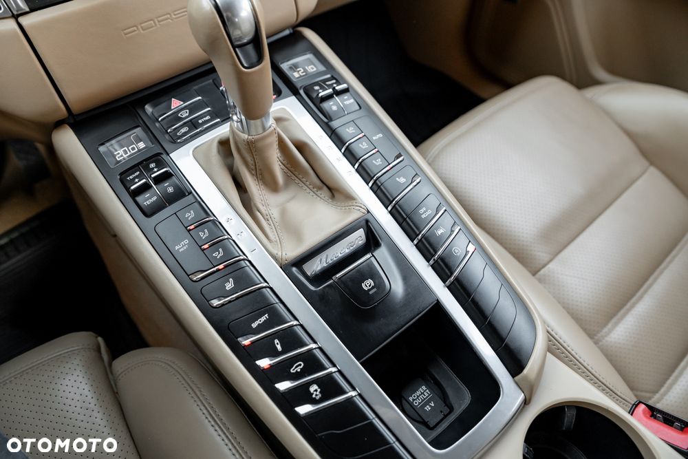 Porsche Macan Turbo - 29