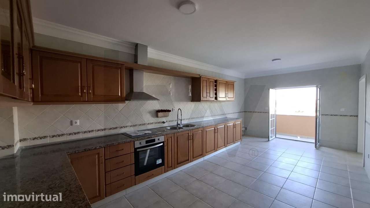 Moradia T4 de 3 pisos com piscina, jardim e garagem na Quinta da Serra - Grande imagem: 5/27