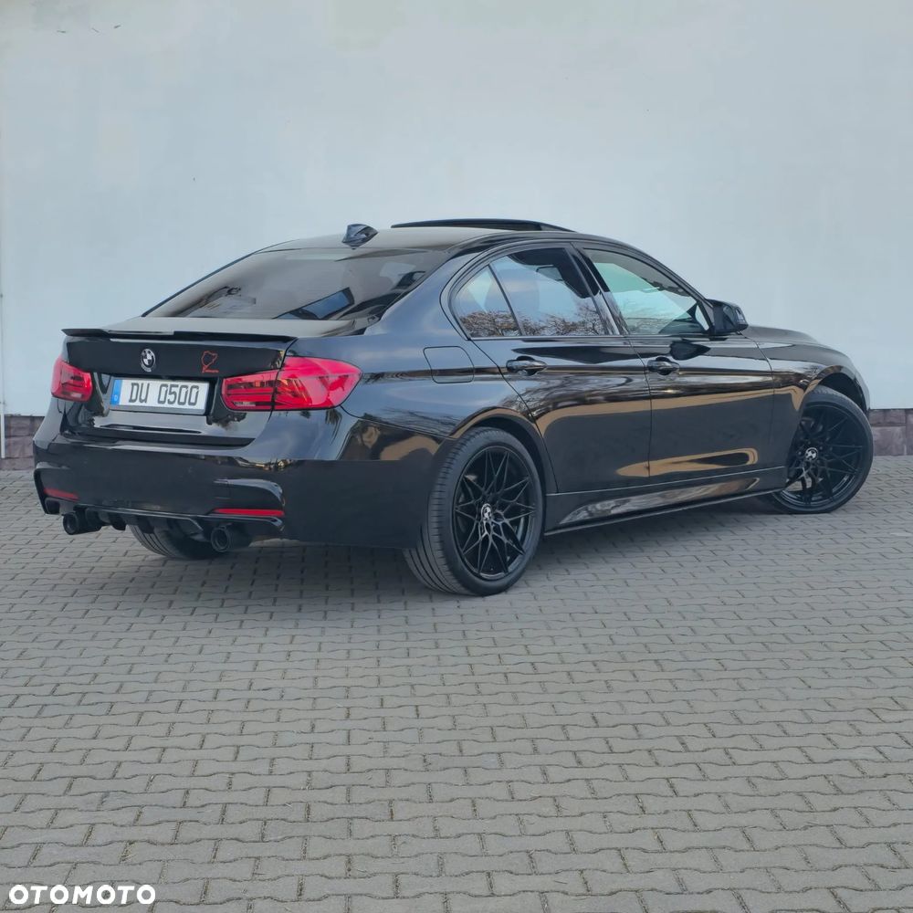 BMW Seria 3 330i xDrive M Sport - 13