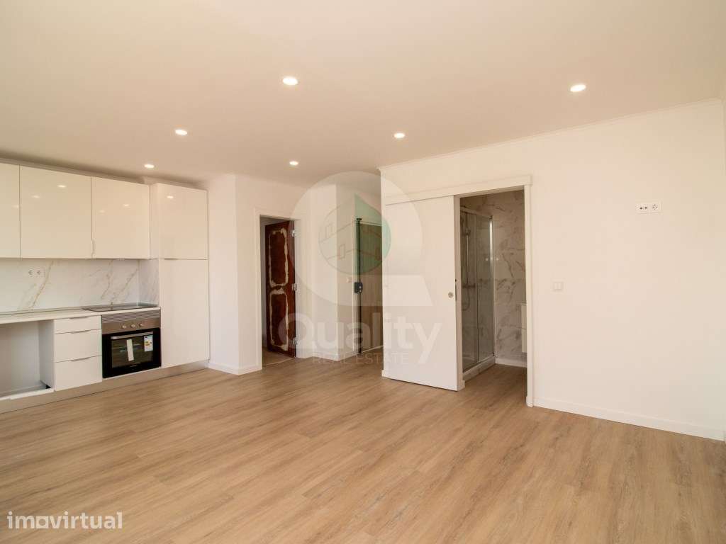 Apartamento T3 Totalmente Renovado - Rua principal da Avenida do Bo... - Grande imagem: 5/33