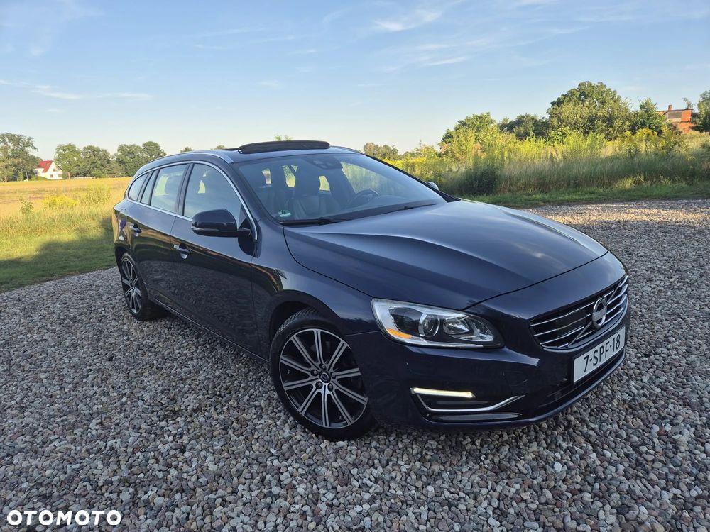Volvo V60 D6 AWD Plug-in Hybrid Summum - 24