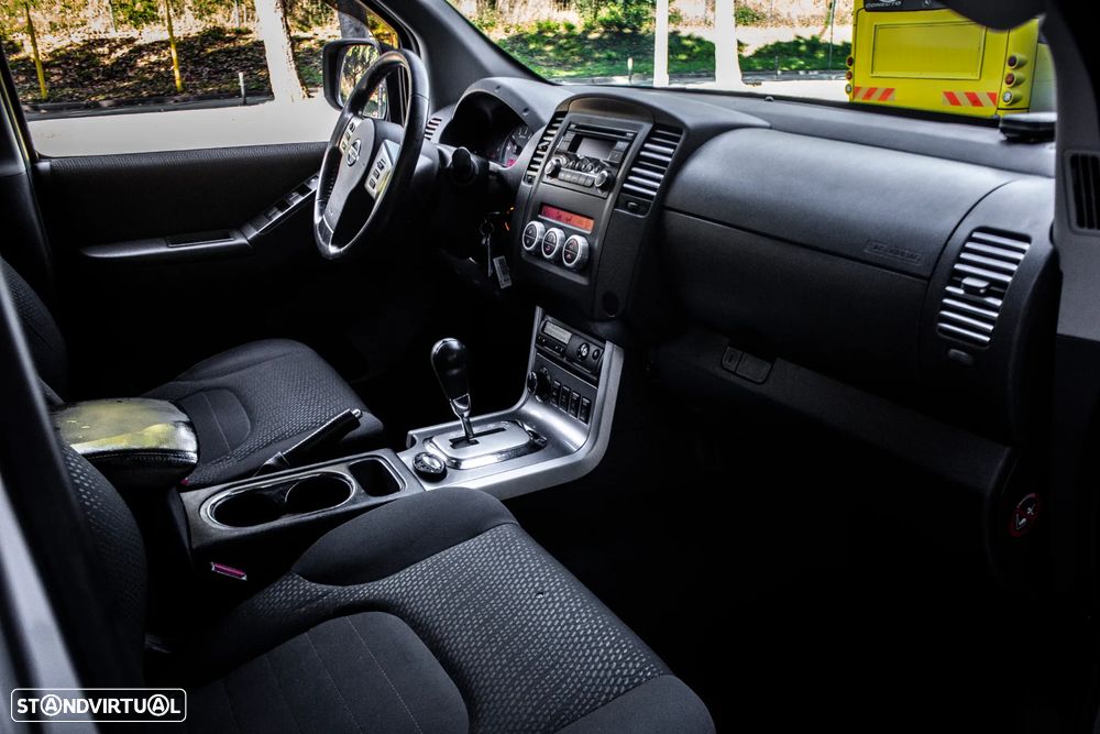 Nissan Navara 2.5 dCi CD SE AT 4WD - 25