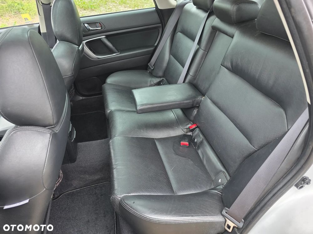 Subaru Legacy - 15