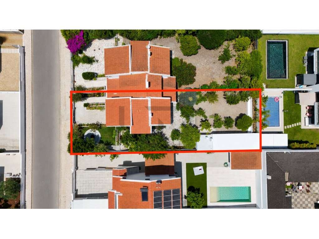 Moradia T4 em Banda totalmente Renovada com Garagem, para Venda na ... - Grande imagem: 4/60