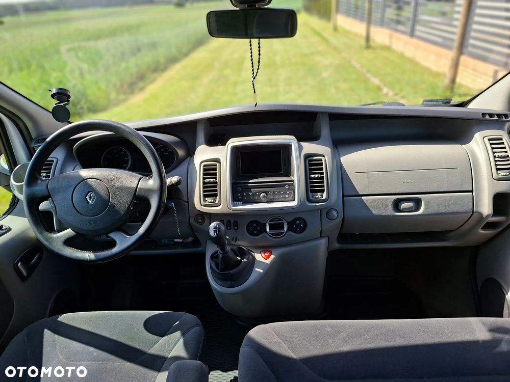 Renault Trafic Grand Passenger Black Edition - 9