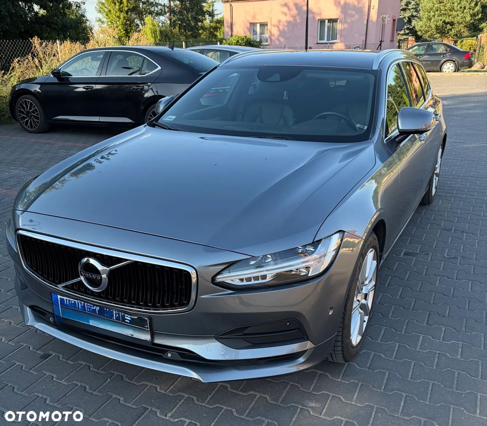 Volvo V90 D4 Momentum - 1