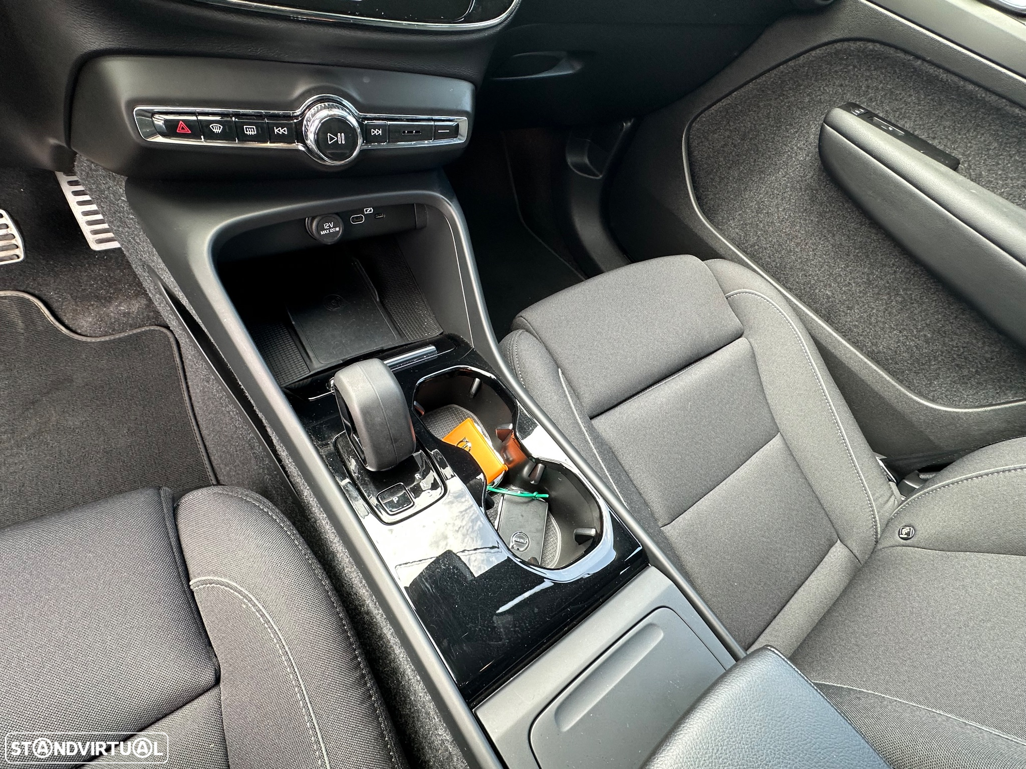 Volvo XC 40 Recharge Plus - 8