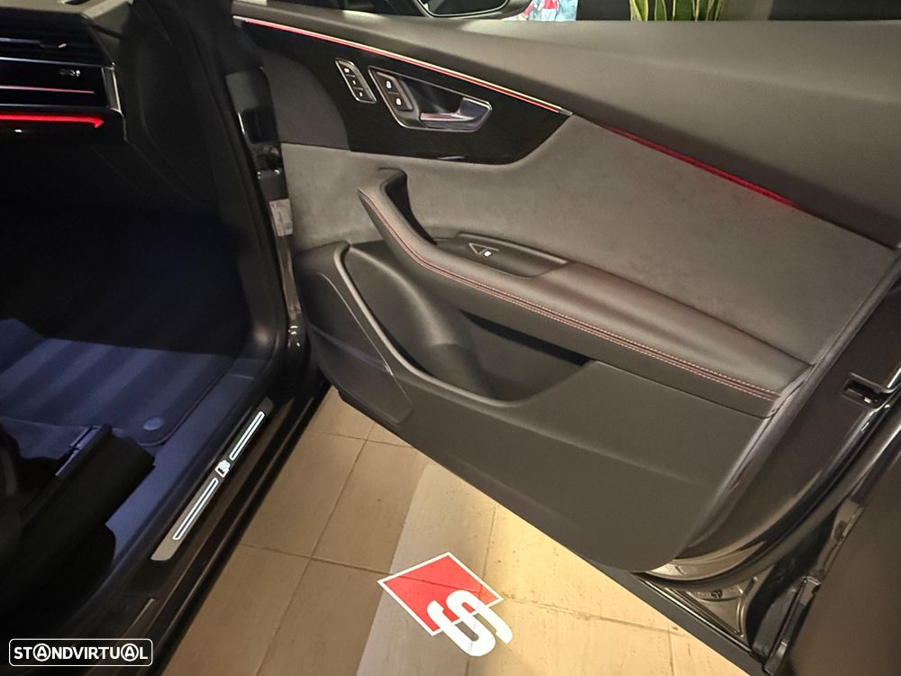 Audi Q8 60 TFSIe quattro S line Tiptronic - 32