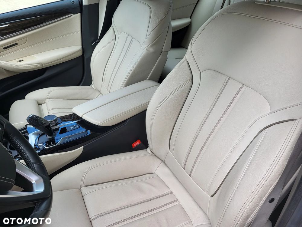BMW Seria 5 540i xDrive Luxury Line - 13