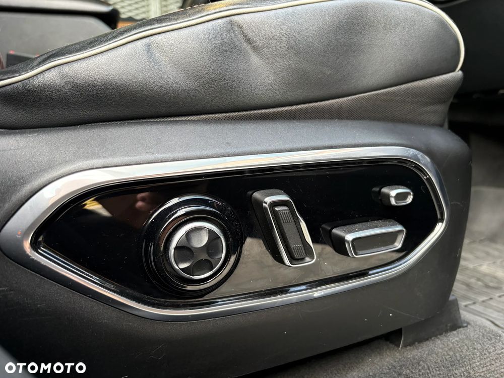 Jeep Grand Cherokee - 36