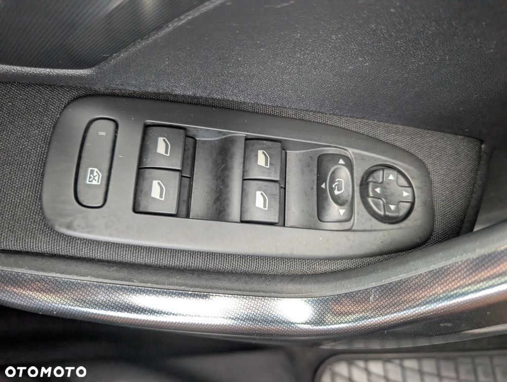 Peugeot 2008 1.2 Pure Tech Allure S&S - 32
