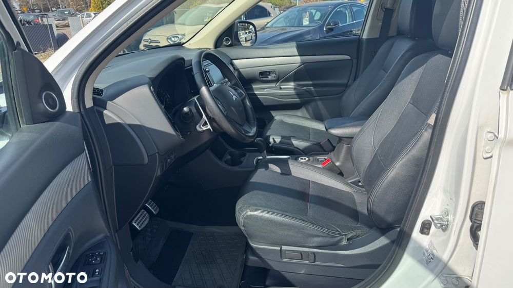 Mitsubishi Outlander 2.0 4WD Invite - 24