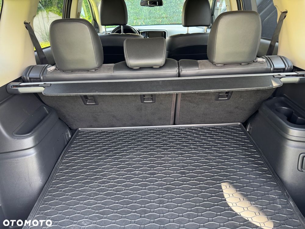 Mitsubishi Outlander - 14