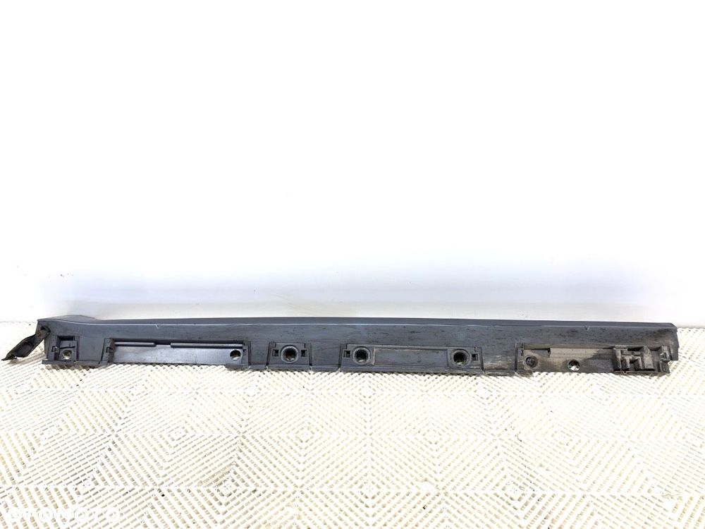 LISTWA PROGOWA PRAWY  TOYOTA COROLLA sedan (_E21_) 2019 - 2022 1.8 VVTi Hybrid (ZWE211, MZEA12) 72 - 2