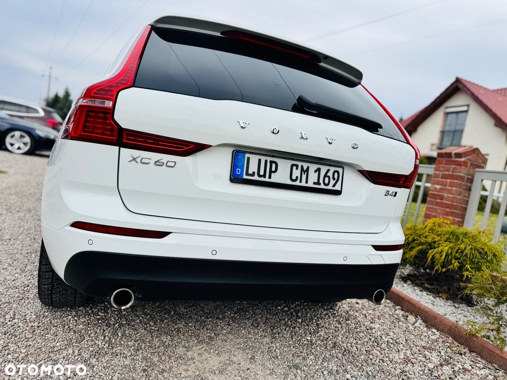 Volvo XC 60 B4 D AWD Geartronic Momentum Pro - 32