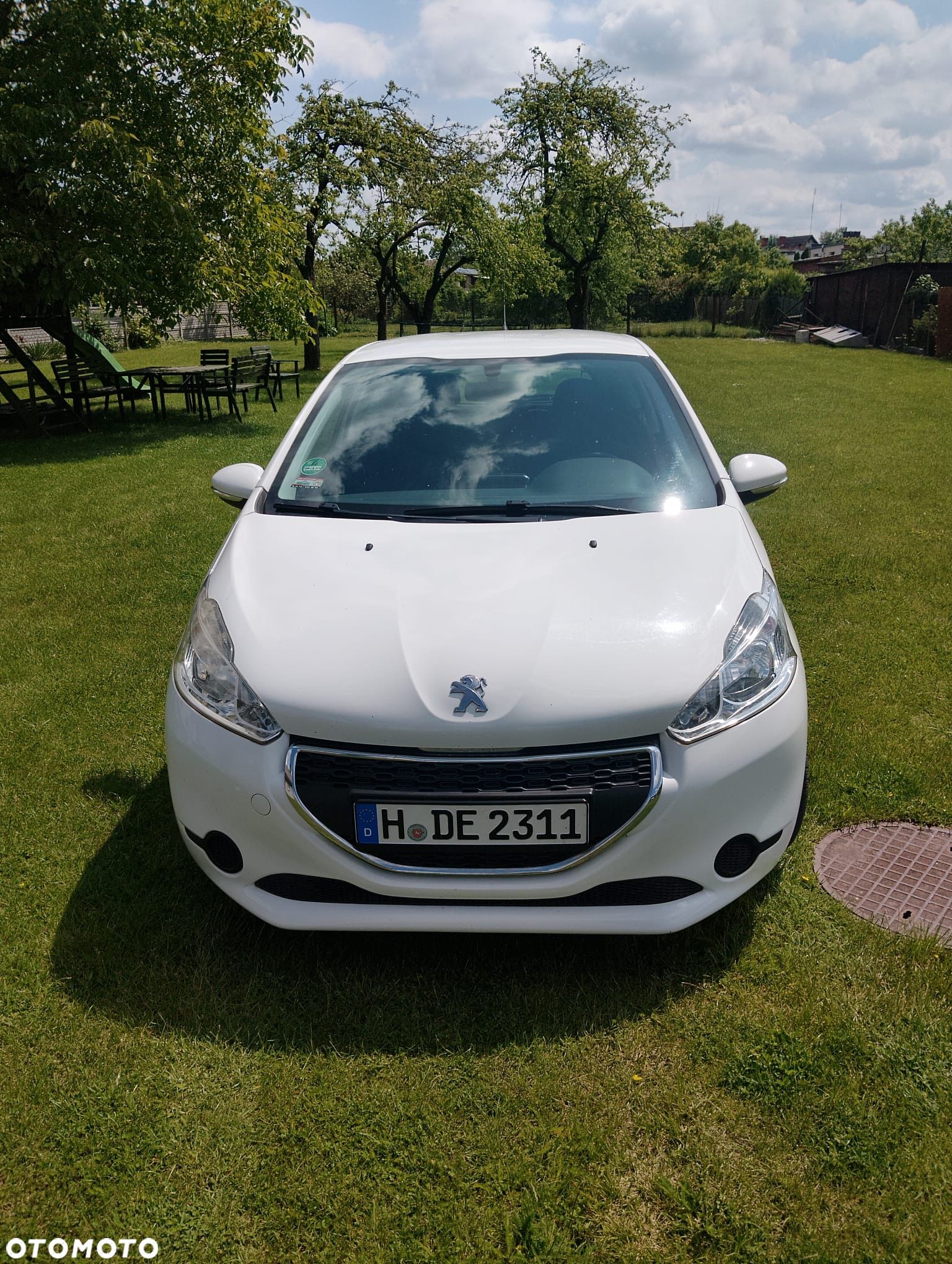Peugeot 208 - 8