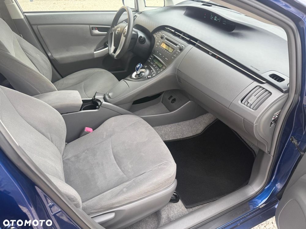 Toyota Prius Plug-in 1.8 HSD Sol - 12