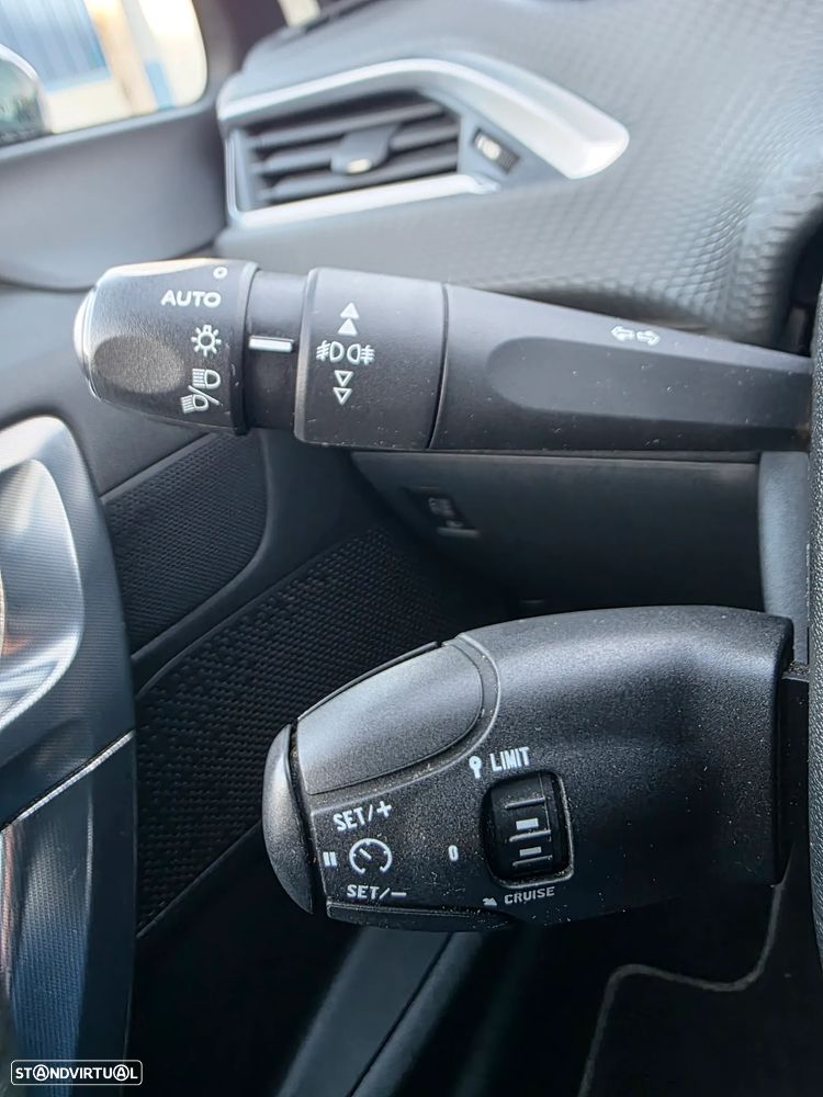 Peugeot 2008 PureTech 82 Allure - 25