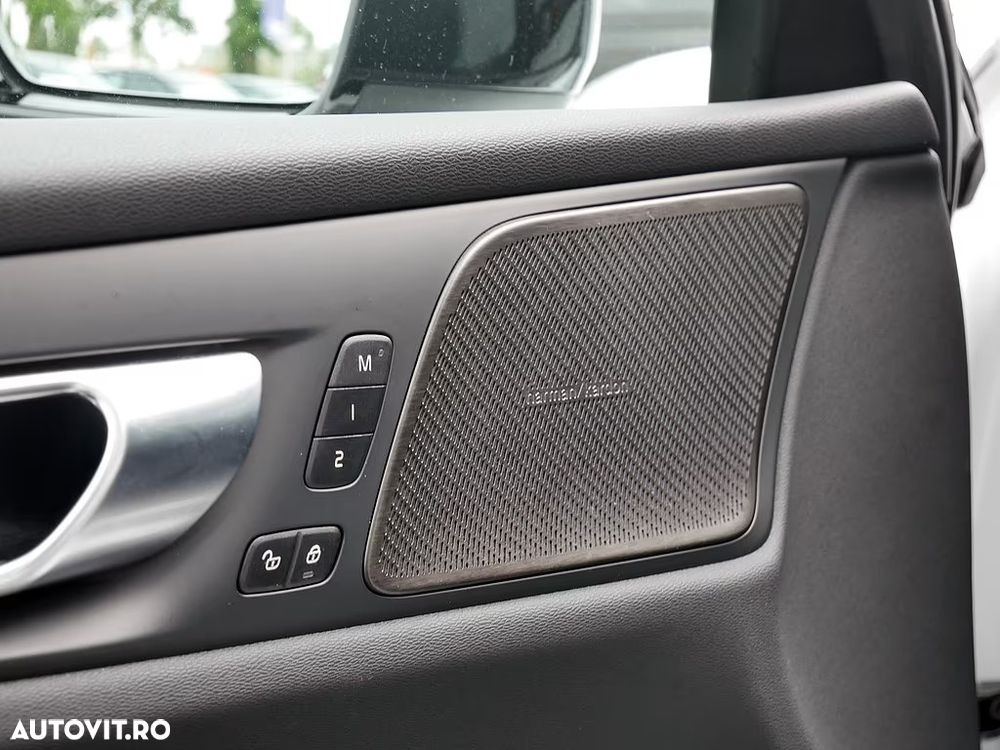 Volvo S60 T8 Recharge AWD Ultimate Dark - 11