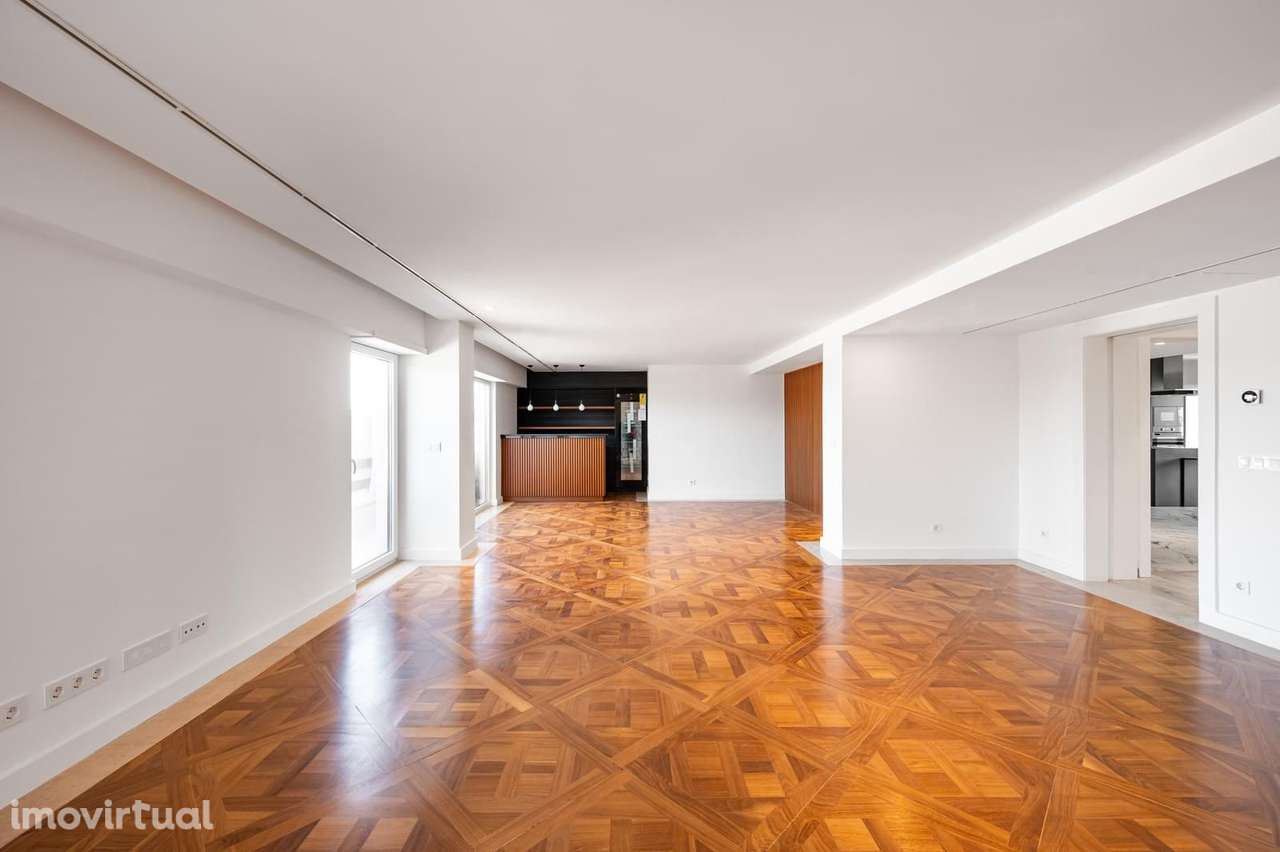 Apartamento T4 com estacionamento, Laranjeiras, Lisboa - Grande imagem: 2/31