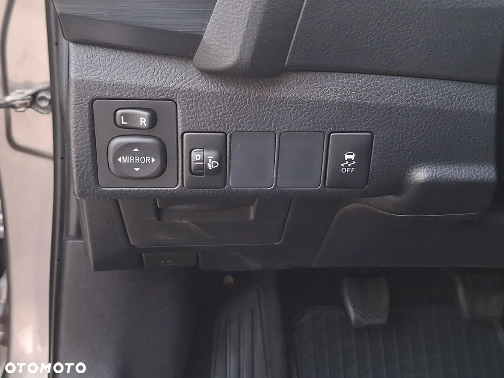 Toyota Auris 1.33 VVT-i Active - 26
