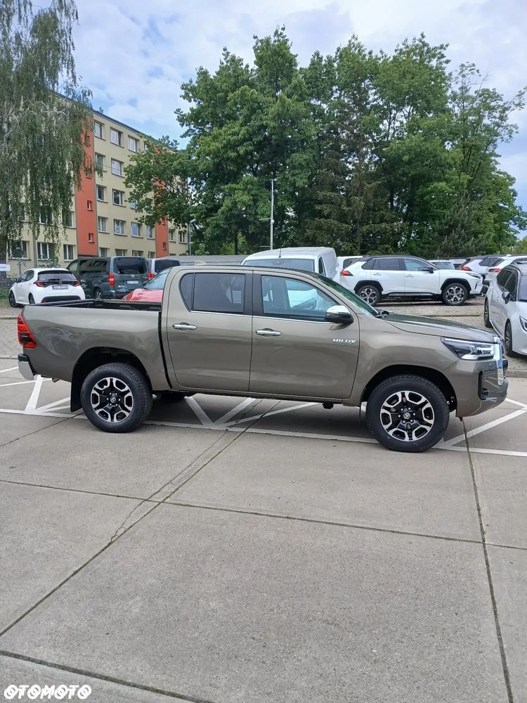Toyota Hilux 2.8 D-4D mHEV Double Cab Executive 4x4 - 5