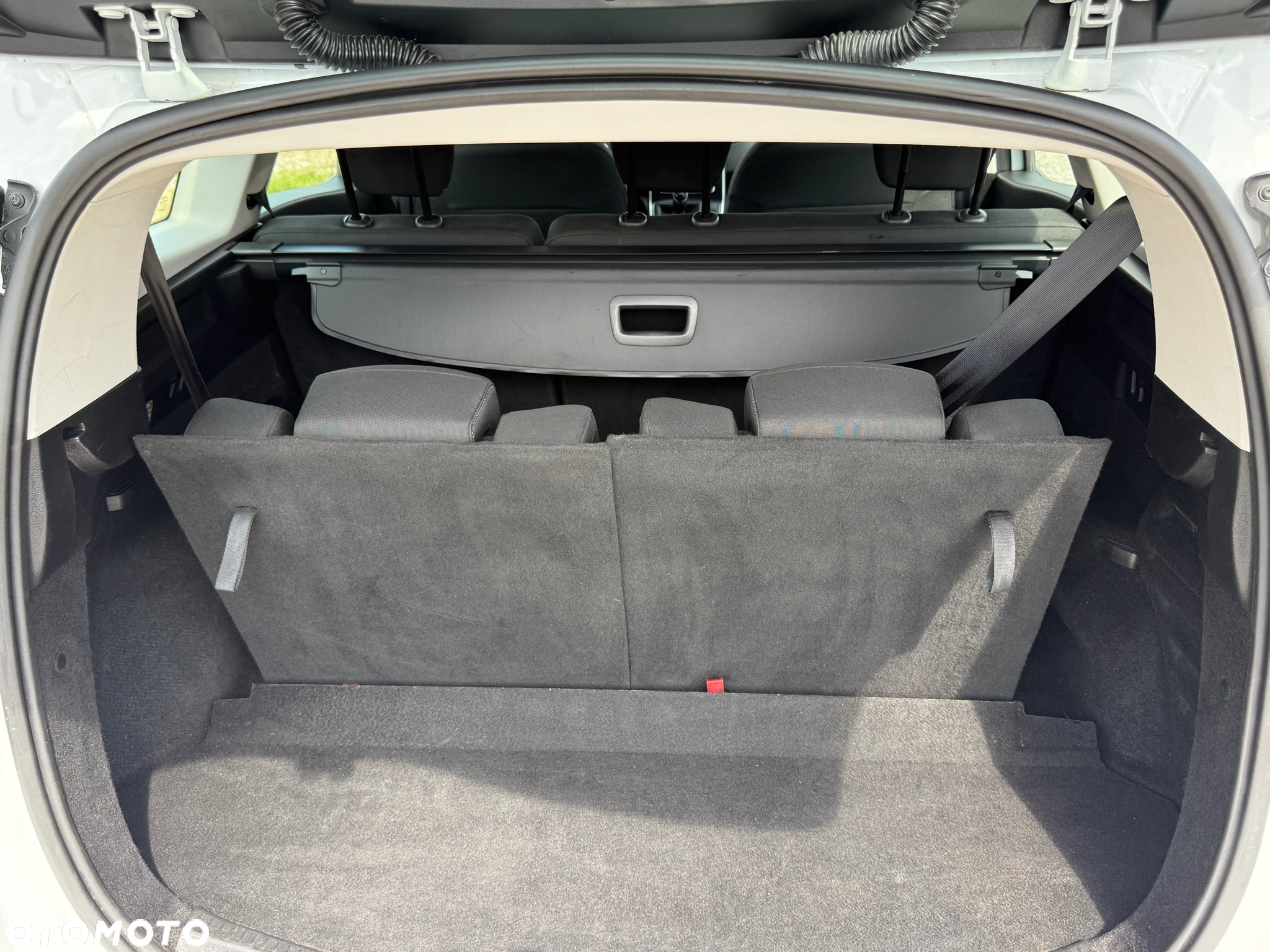 Renault Grand Scenic BLUE dCi 120 BLACK EDITION - 11