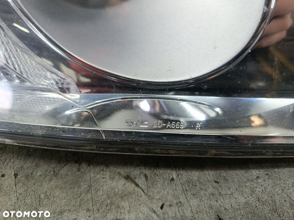 LAMPA PRZÓD PRAWA XENON SKODA OCTAVIA II 20-C335R  20-A669R TYC - 9