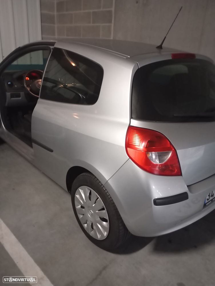 Renault Clio 1.2 16V Confort - 8