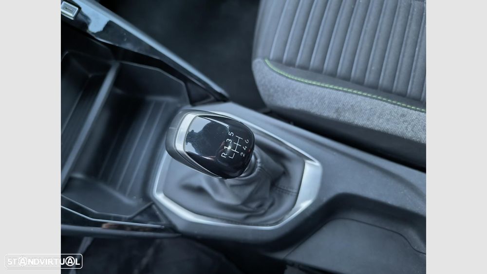 Peugeot 2008 1.2 PureTech Active - 12