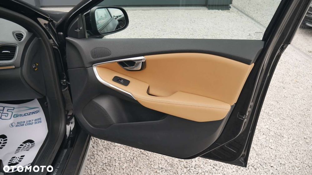 Volvo V40 Cross Country - 16