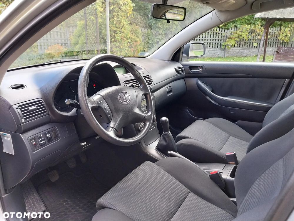 Toyota Avensis 1.6 VVT-i Luna - 12