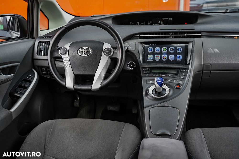 Toyota Prius (Hybrid) Comfort - 14