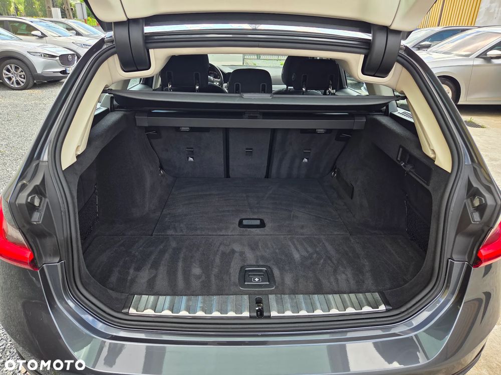 BMW Seria 3 320d xDrive Advantage - 11