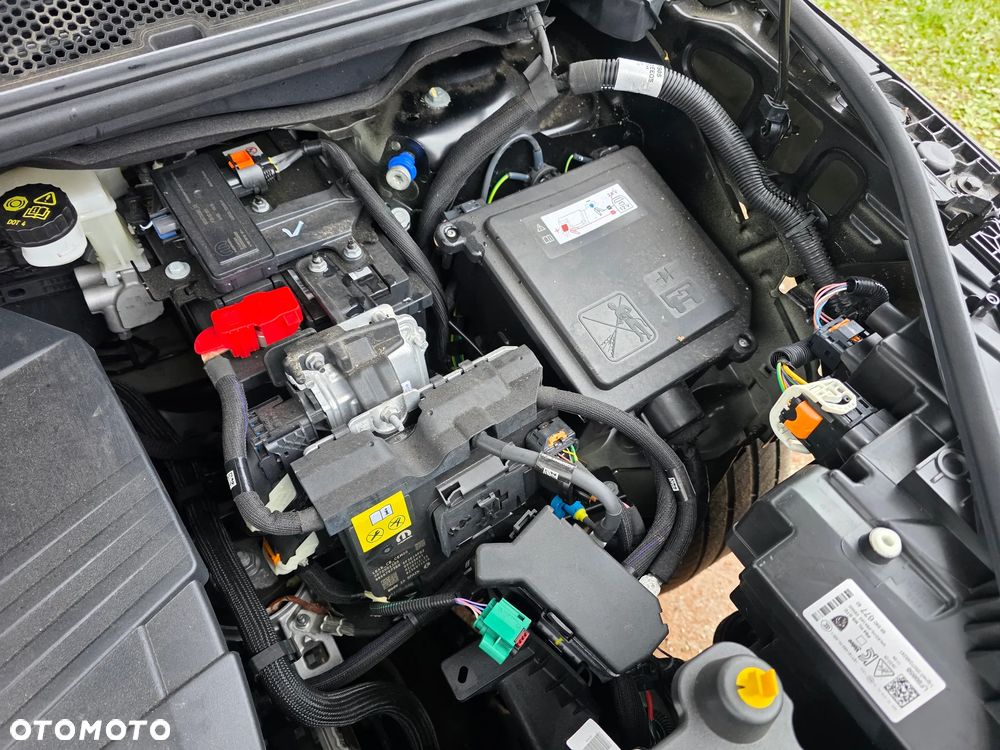 Peugeot E-5008 210 Allure - 14