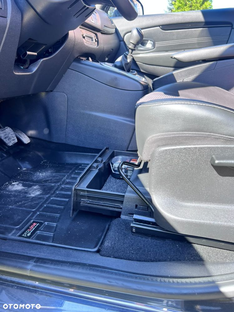 Renault Grand Scenic - 28