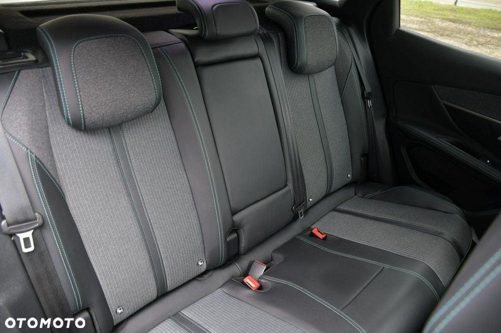 Peugeot 3008 1.6 PureTech Hybrid PHEV Allure Pack S&S EAT8 - 17