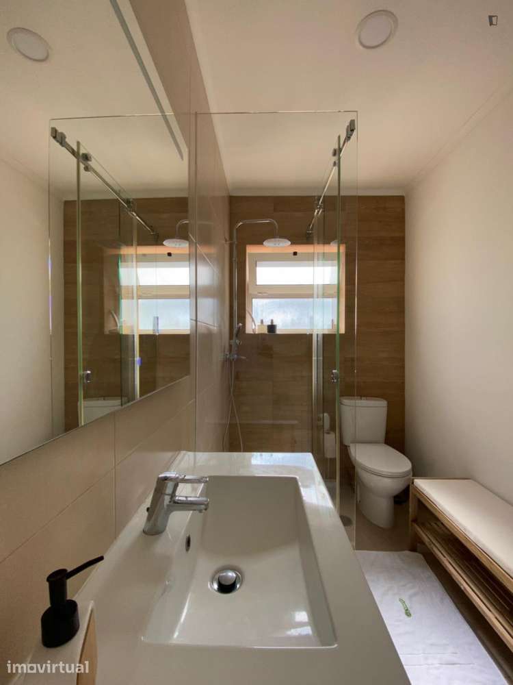 Quarto - localizado em Almada Lisbon - Grande imagem: 5/11
